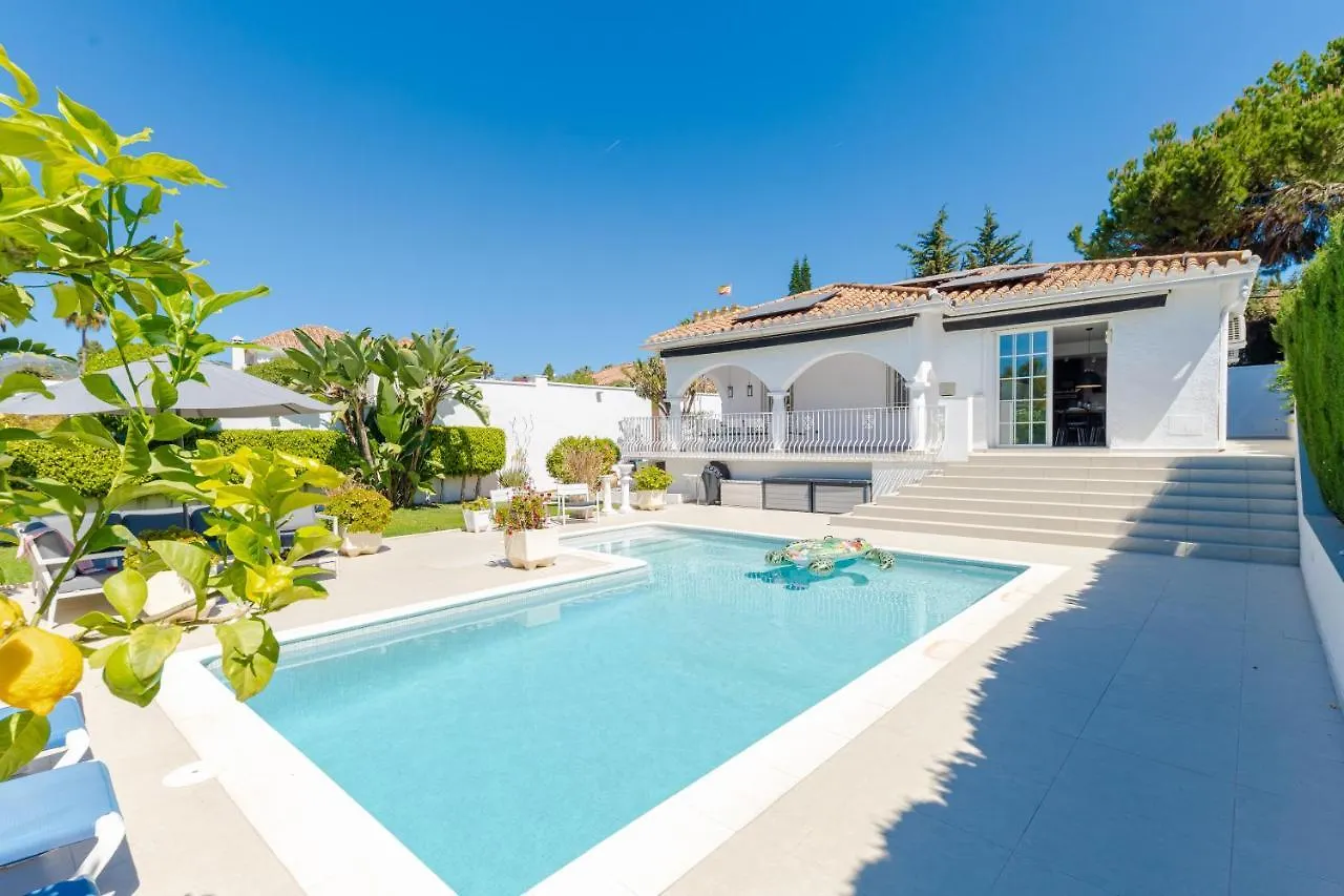 Modern Villa With Heated Pool & Bbq Next To The Beach Marbella