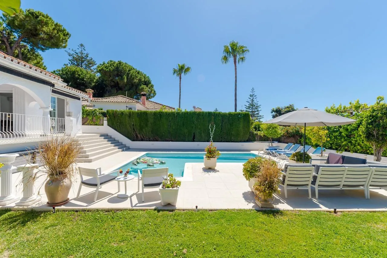 Modern Villa With Heated Pool & Bbq Next To The Beach Marbella