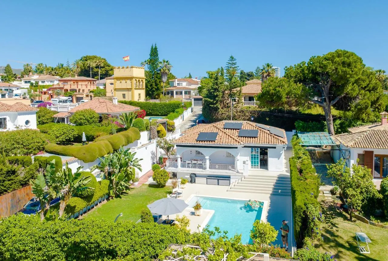 Modern Villa With Heated Pool & Bbq Next To The Beach Marbella