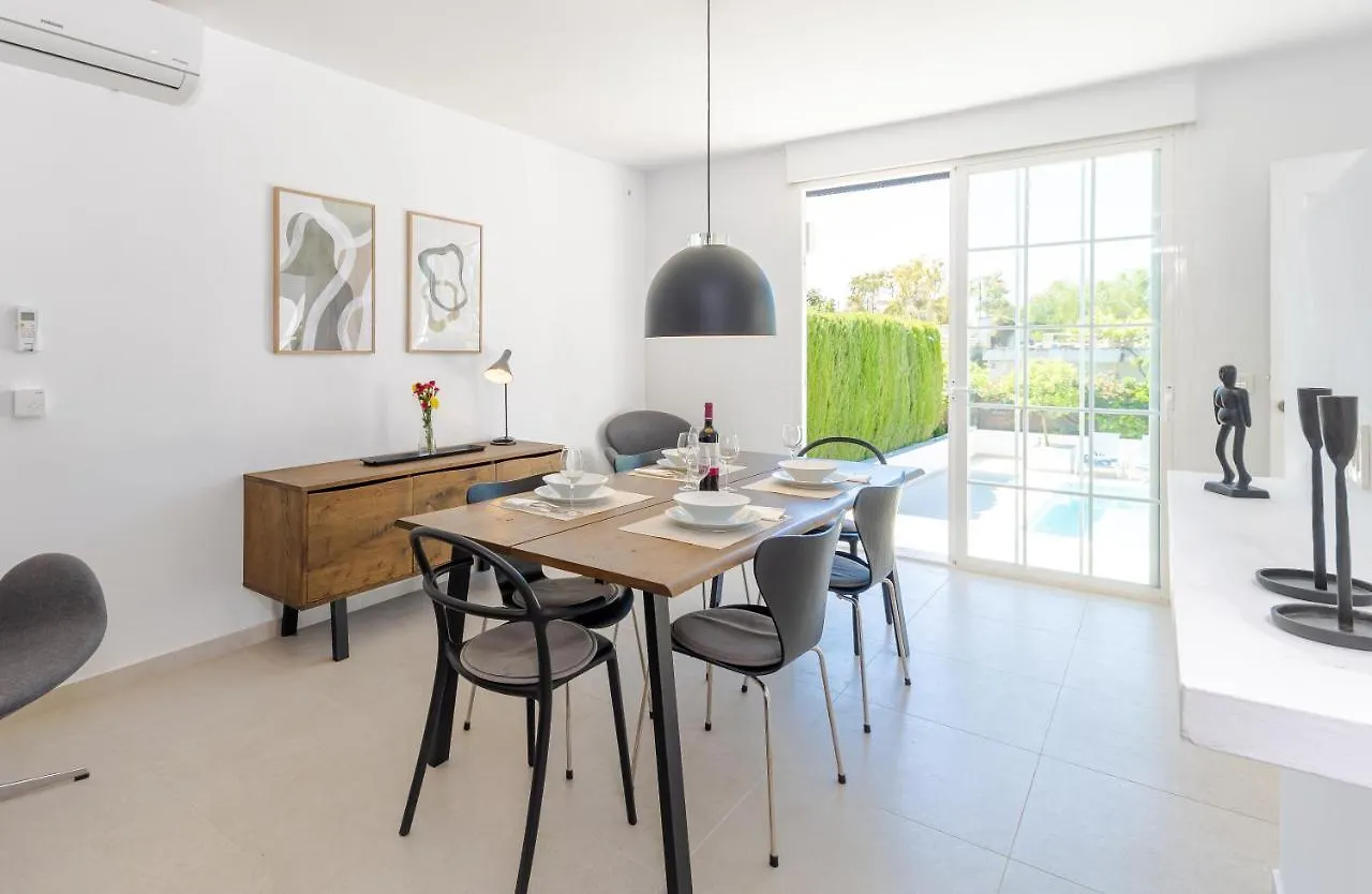 Modern Villa With Heated Pool & Bbq Next To The Beach Marbella